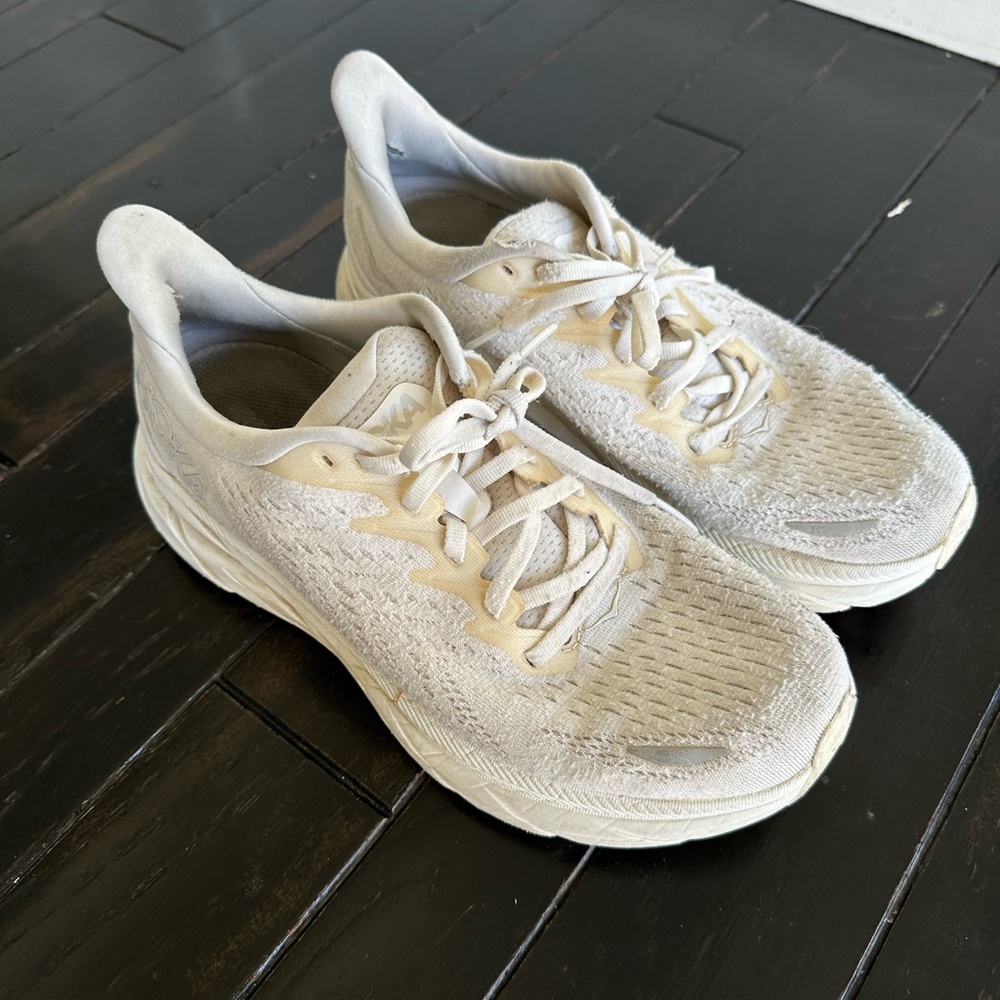 Hoka Clifton 8 women’s size 8.5